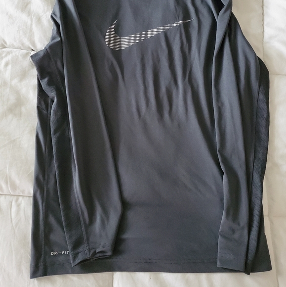 Nike dri-fit workout tee - Picture 2 of 3